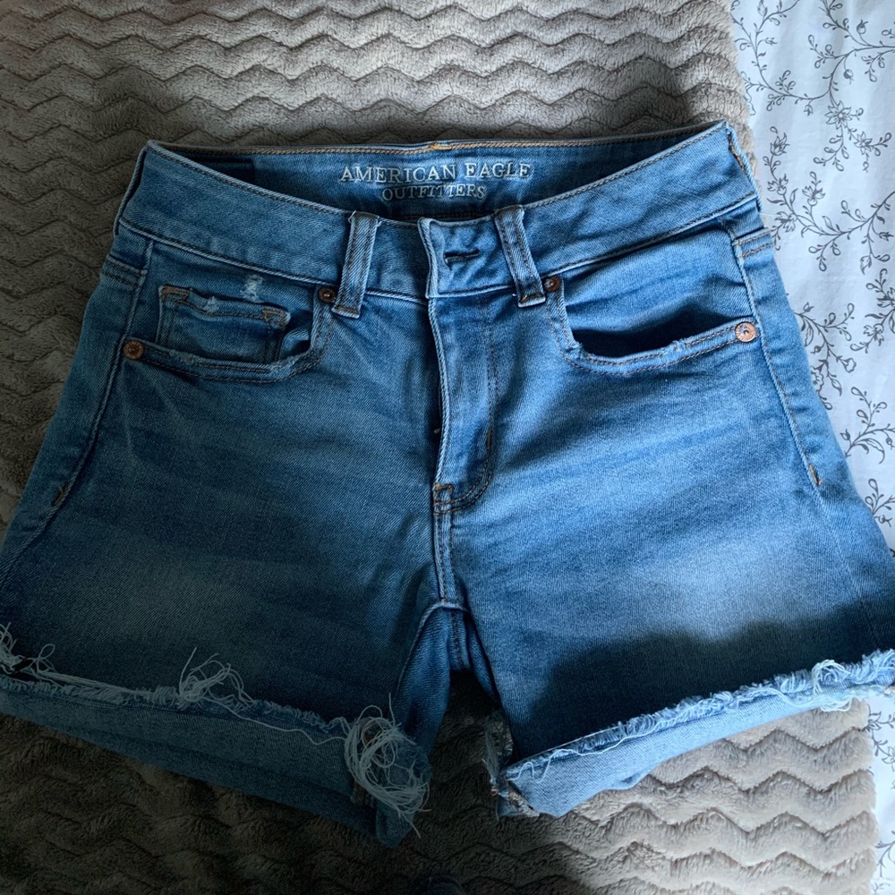 American Eagle, SIZE 2, light wash shorts